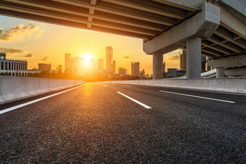 如何理解现代化旅游是市场经济高度发展的产物